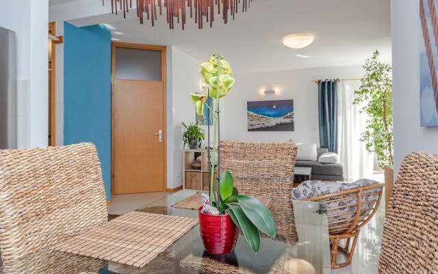 Romantic Oasis modern Apartment