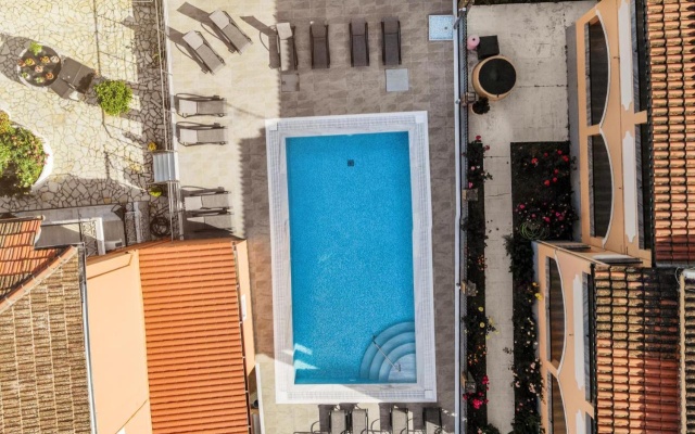 Dionisos Apartments