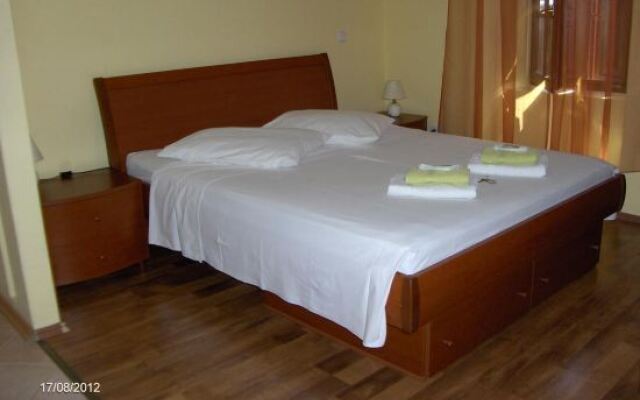 Old Town Cres Apartments