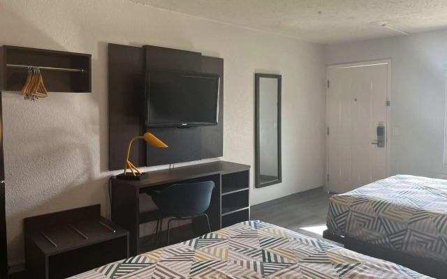 Studio 6 Lake Jackson, TX