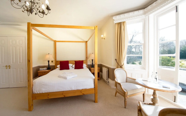 Woodlands Lodge Hotel
