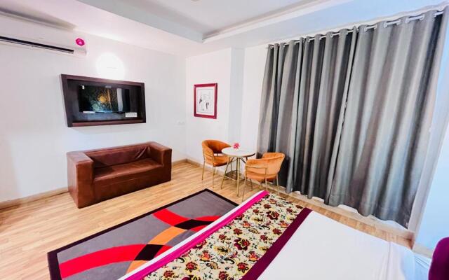 Qotel Hotel AT Residency Kaushambi