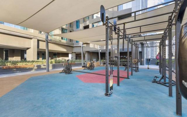 Waves - Sophisticated Studio Living in Business Bay, Dubai