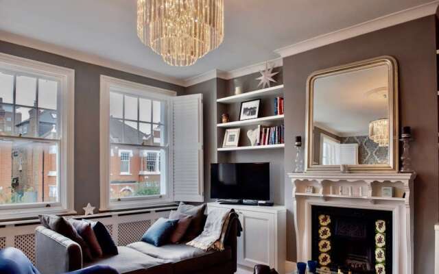 Beautifully Decorated 3 Bedroom Home In Putney