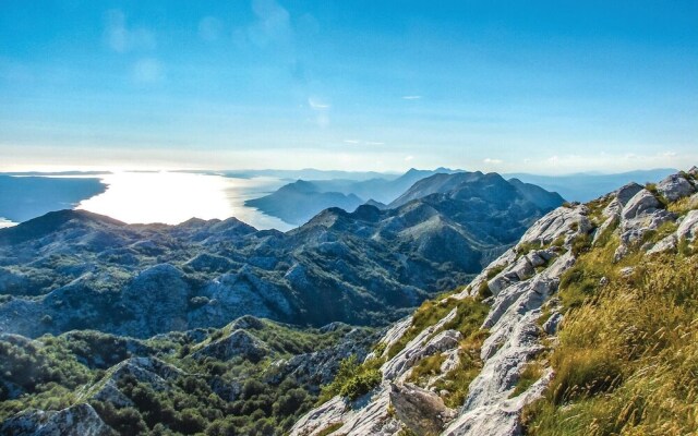 Awesome Apartment in Makarska With Wifi and 1 Bedrooms