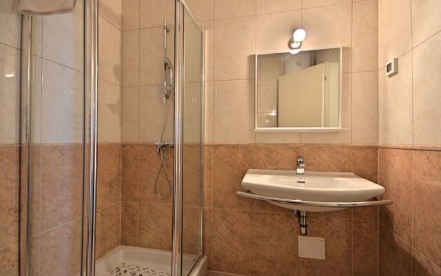 Rotonda Inn Novigrad
