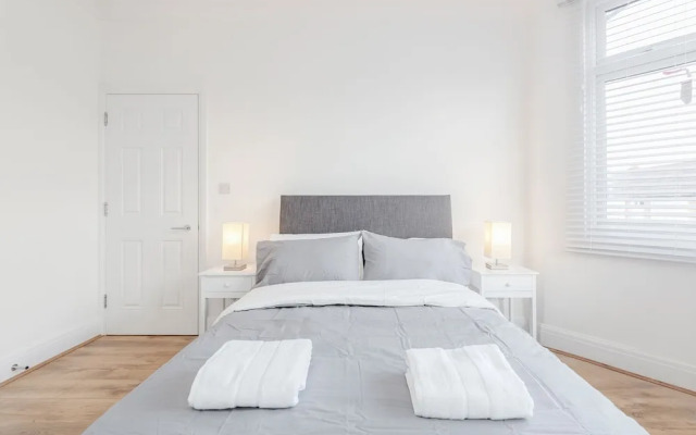 Modern & Spacious 3BR Terraced House