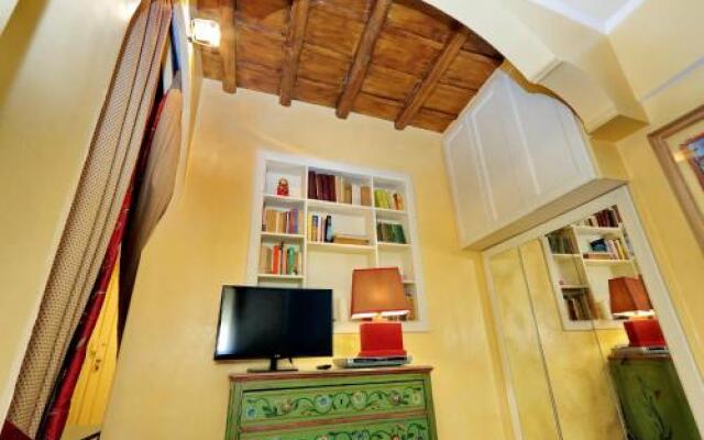 Pantheon charming apartment