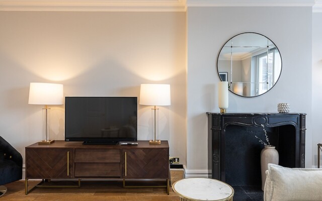 Astonishing 2BR Near Mayfair and Piccadilly Circus