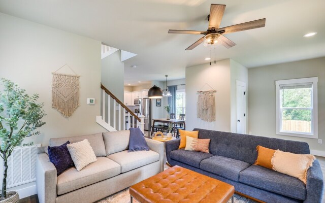 Getaway w/ Fire Pit: 3 Mi to River Arts District!