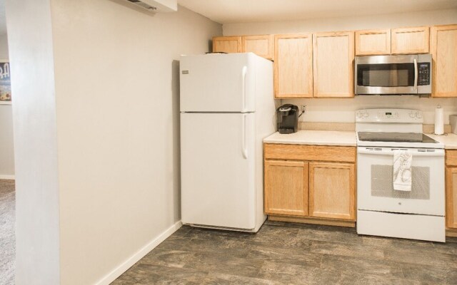 2 Bedroom Basement Apartment Quiet Neighborhood