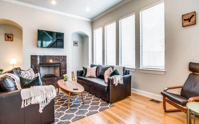 Grand Oak Lawn Town Home