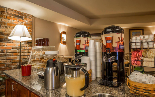 Econo Lodge Cherokee Near River Park