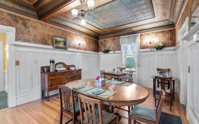 Hennessey House