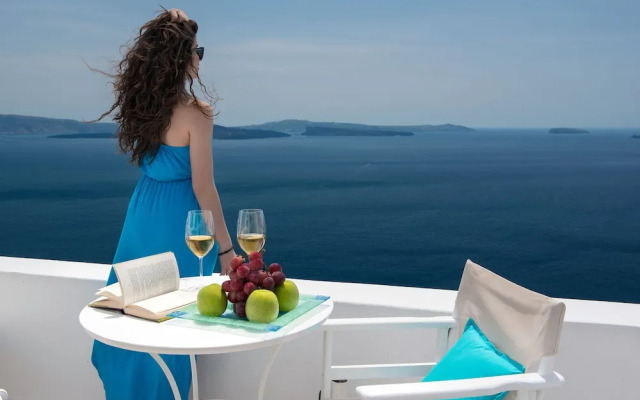 Kima Oia Suites
