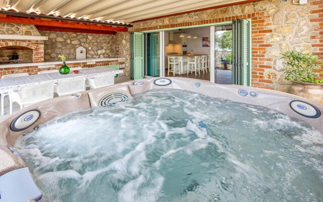 Amazing Home in Nerezine With Wifi and 3 Bedrooms