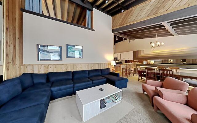 Slopeside Four Bedroom Homes at 1849 Condos - Free Wifi and Parking! by RedAwning