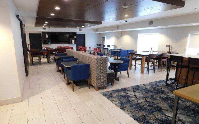 Holiday Inn Express Hotel & Suites Southfield - Detroit