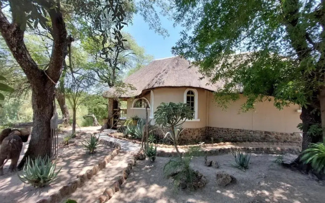 Mobola Lodge