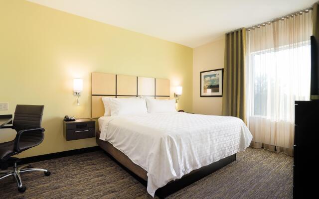 Candlewood Suites Lenexa - Overland Park Area