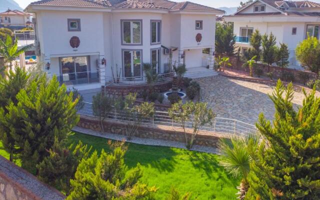 Villa Four Season 8