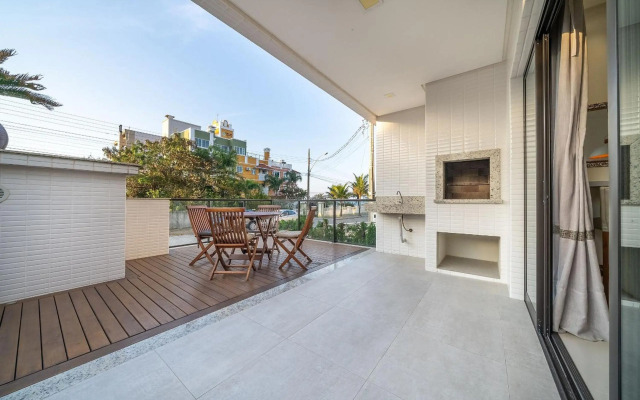 156 - Lindo apartamento a 50mts do mar em Canto Grande