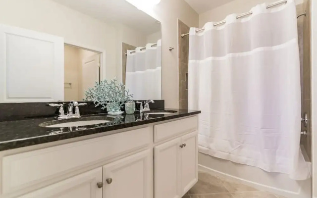 5BR Town Home in Festival