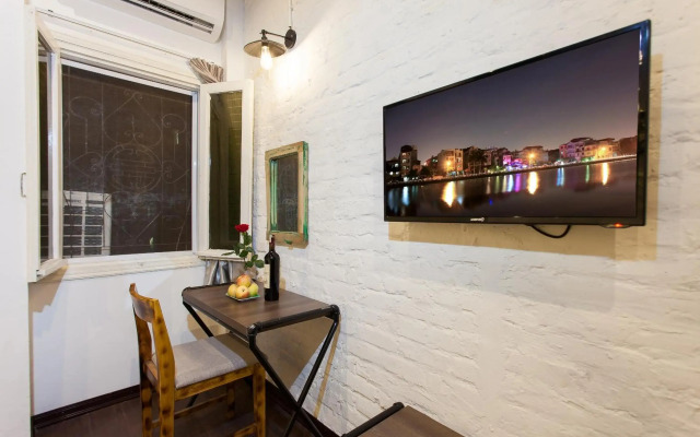 Luxury Backpackers