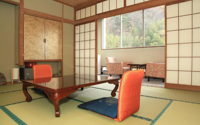 Hotel New Kotobuki – Guest Rooms – Matsumoto
