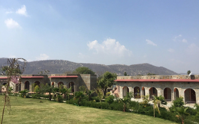 Van Chhavi Resort