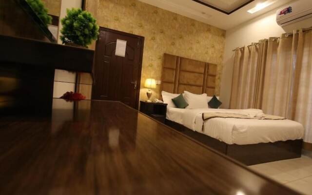 Cuzzy Inn Hotel Lahore