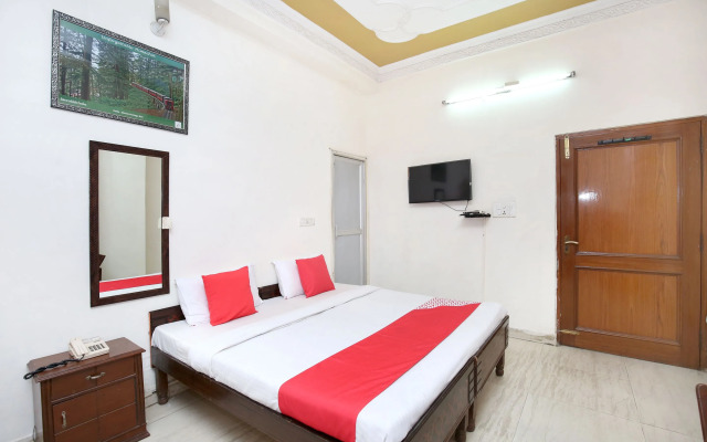 OYO 4738 Hotel Re-Birth