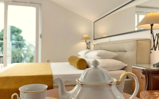 Refresh Boutique Apartments
