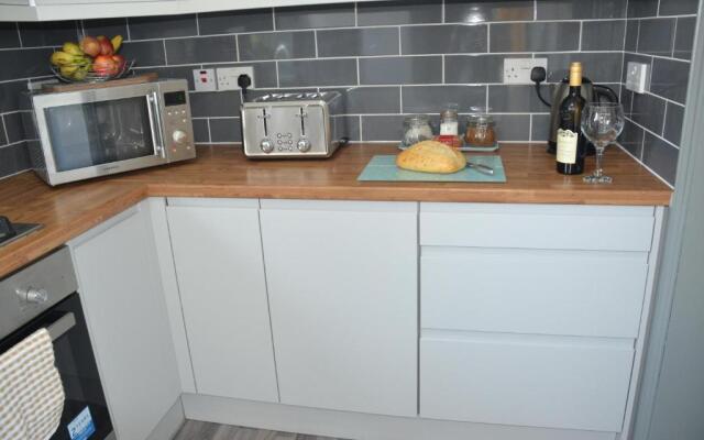 Maytree Apartment - 2 Bedrooms Apartment - Stayseekers