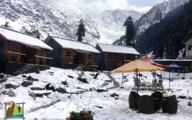 Grey Walls Mountain Huts & Cottages