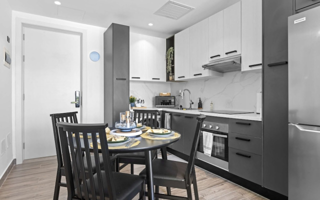NOK Bright 2BR Apartment at The Towers by Vistacana