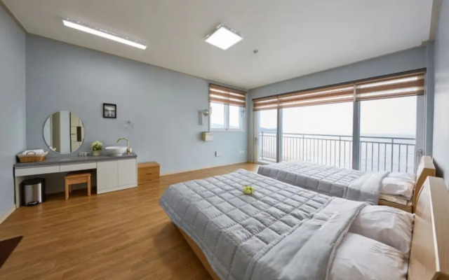 Eulwangri Elim Beach Zone Pension