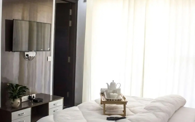 Parfait Street 2bhk Srvc Apartment Horizon Cnter