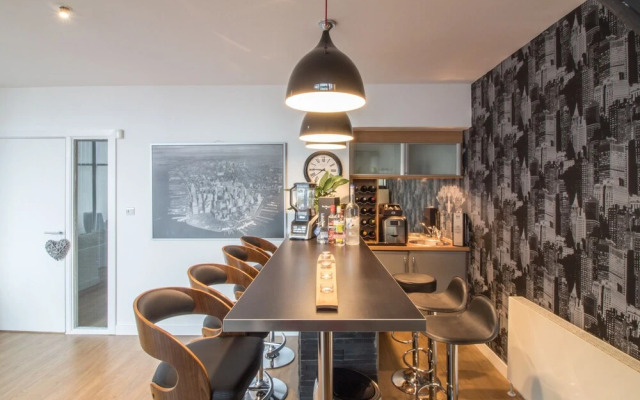 Stunning 3 BR Penthouse Apartment, River View