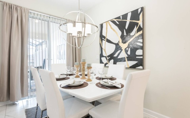 Luxury house in Storey Lake