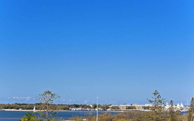 Aqualine Apartments on the Broadwater
