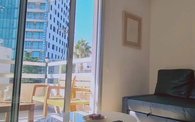 02 LIM - Stay Vivid City Apartment