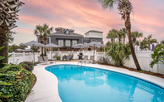 Matthew Blvd - Marina