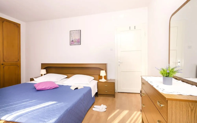 Apartment Violet