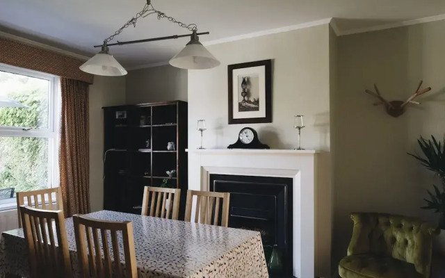 Portrush - Hope Cottage - sleeps 5 guests  in 3 bedrooms