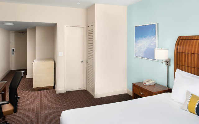 Sherry Frontenac Oceanfront Hotel