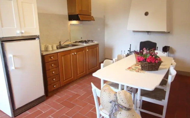 Graziosa Villetta In Pietra In Antico Paesino Toscano