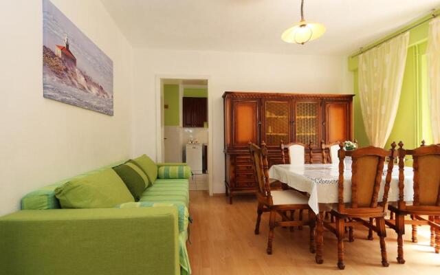 Apartments Nina Beach