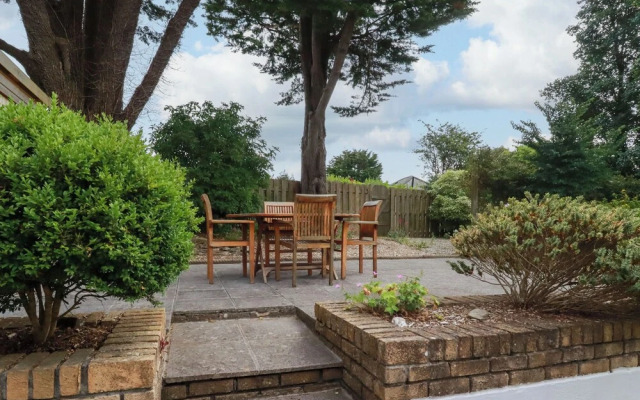 6 Trelawney Court