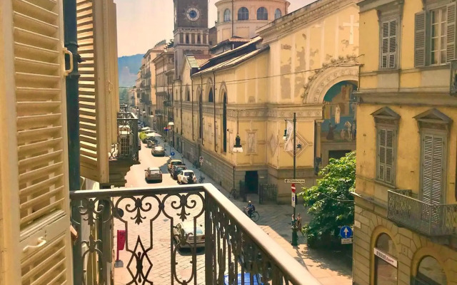 Royal Palace Luxury Suites & Hotel